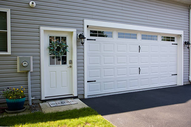 24/7 Emergency Garage Door Panel Replacement experts in Prospect, KY